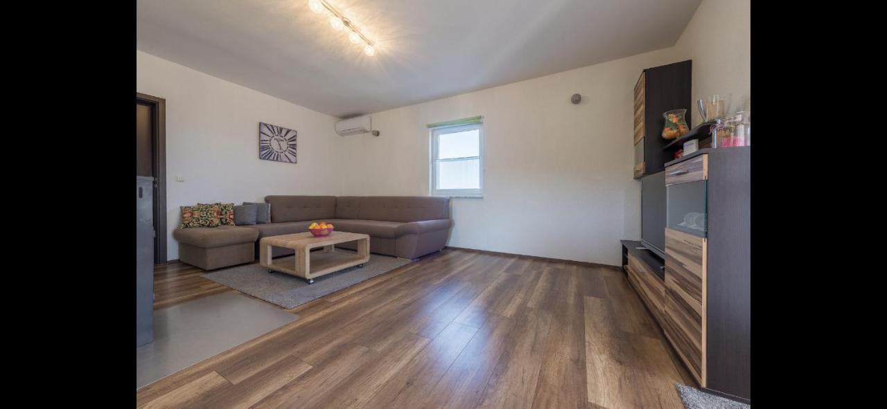 Aurum Luxury Apartment Vir