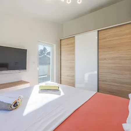 Aurum Luxury Apartments Vir Exterior photo