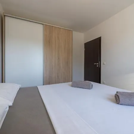 Aurum Luxury Apartments Vir Exterior photo